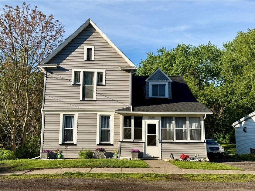 Welcome to this stunning, fully remodeled 3-bedroom, 2 full-bath - Beach Home for sale in Ontario, New York on Beachhouse.com
