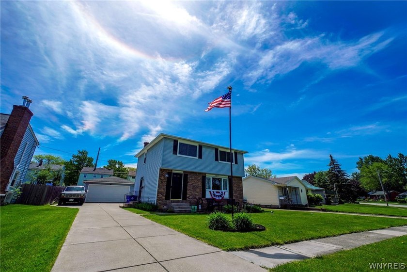 Welcome home to 5079 Chapman Pkwy! This 4 BR 1.5 BA fully - Beach Home for sale in Hamburg, New York on Beachhouse.com