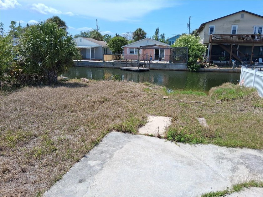 80 x 40 vacant land on a canal with direct access to the Gulf of - Beach Lot for sale in Hudson, Florida on Beachhouse.com
