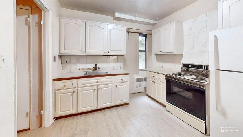 Welcome to spacious 2-bedroom, 1-bathroom coop unit with - Beach Home for sale in Flushing, New York on Beachhouse.com
