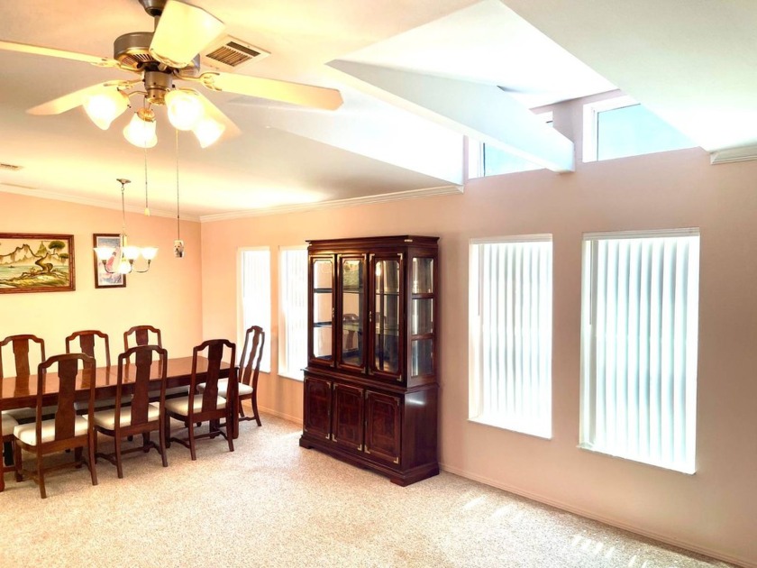 CLASSIC 3/2 PALM HARBOR HOME! CORNER LOT! 1810 SQ FT TOTAL UNDER - Beach Home for sale in Ellenton, Florida on Beachhouse.com