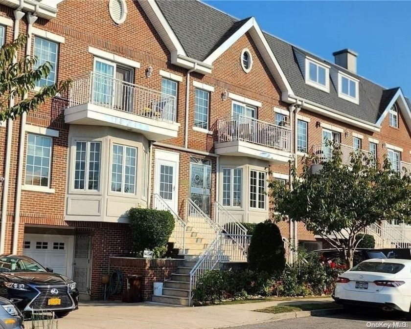 Beautiful Water/Park Front Living!! Gorgeous 4-story 2-family - Beach Townhome/Townhouse for sale in New York, New York on Beachhouse.com