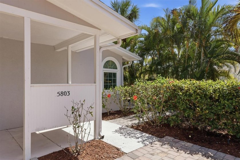 Come make your island dream a reality!  This updated 3 bed/2 - Beach Home for sale in Holmes Beach, Florida on Beachhouse.com