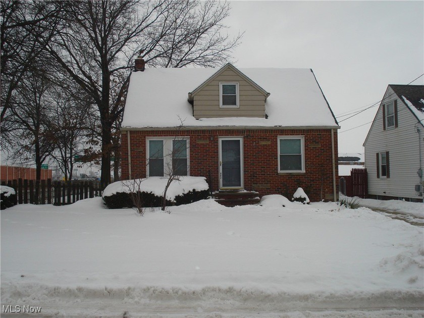 Welcome to this well maintained home, this Bungalow offers 3 - Beach Home for sale in Euclid, Ohio on Beachhouse.com