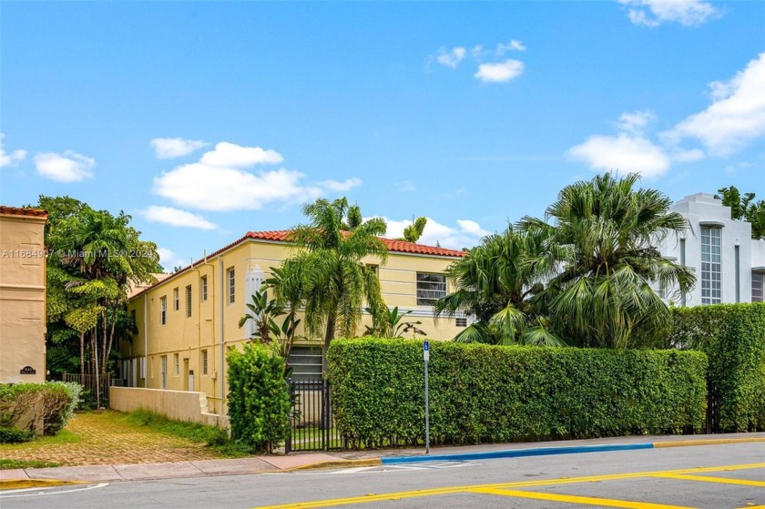 This delightful studio, in a historic Art Deco building, offers - Beach Condo for sale in Miami Beach, Florida on Beachhouse.com