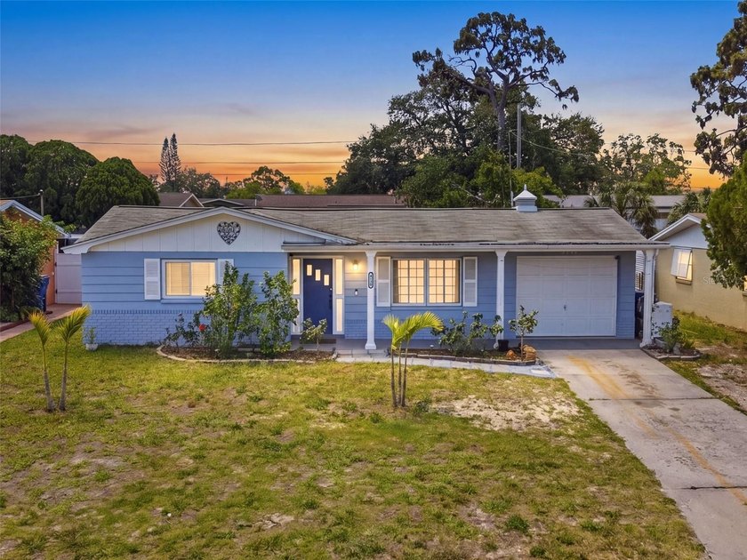Welcome to this 2-bedroom,1-bath home located in the heart of - Beach Home for sale in Holiday, Florida on Beachhouse.com