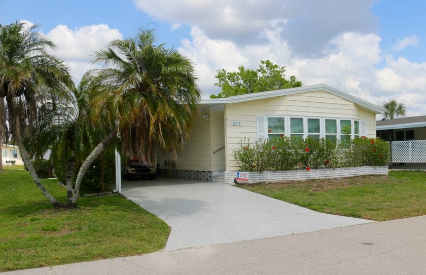 Darling 2-bedroom 2-bath manufactured home in one of Sarasota's - Beach Home for sale in Sarasota, Florida on Beachhouse.com
