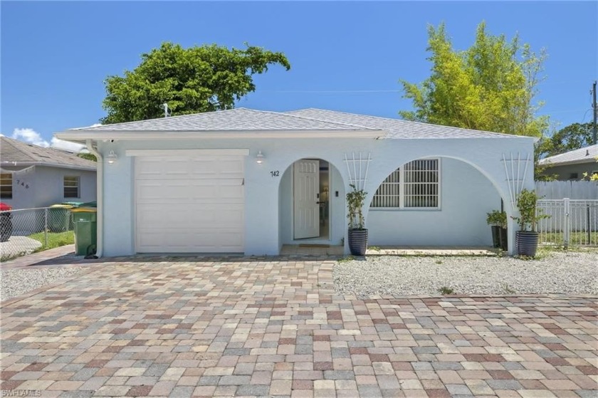 ATTENTION INVESTORS! 2 STREAMS OF INCOME! NEW ROOF 2023!!This - Beach Home for sale in Naples, Florida on Beachhouse.com