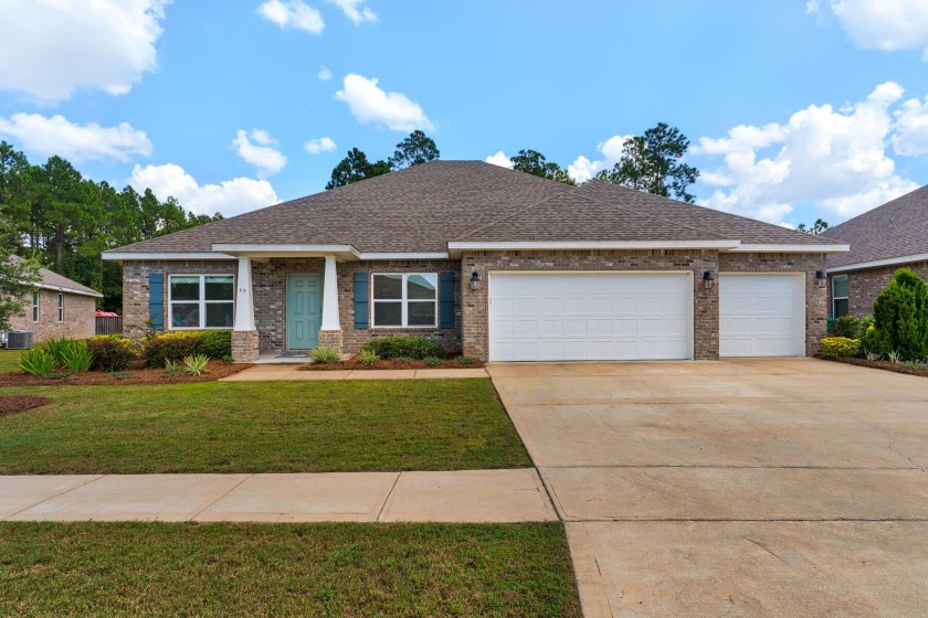 This stunning 4 bedroom 3 bath home offers a spacious and - Beach Home for sale in Freeport, Florida on Beachhouse.com