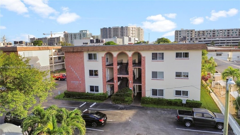 Excellent priced condominium located on the second floor - Beach Condo for sale in Hollywood, Florida on Beachhouse.com