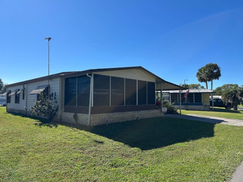 The sellers have enjoyed this home as their Winter retreat for - Beach Home for sale in Fruitland Park, Florida on Beachhouse.com