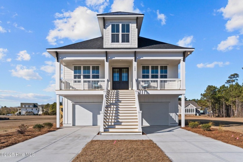 Welcome to the epitome of Southern Coastal Living in the - Beach Home for sale in Holly Ridge, North Carolina on Beachhouse.com