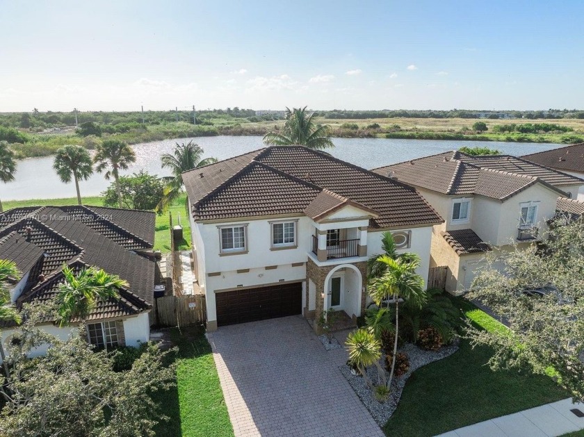 Spectacular five bedroom three bath home with two car garage - Beach Home for sale in Cutler Bay, Florida on Beachhouse.com