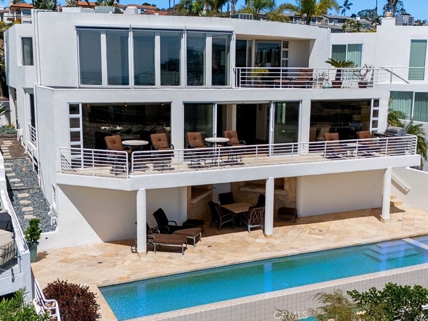 Your front-row seat to everything that defines the Del Mar - Beach Home for sale in Del Mar, California on Beachhouse.com