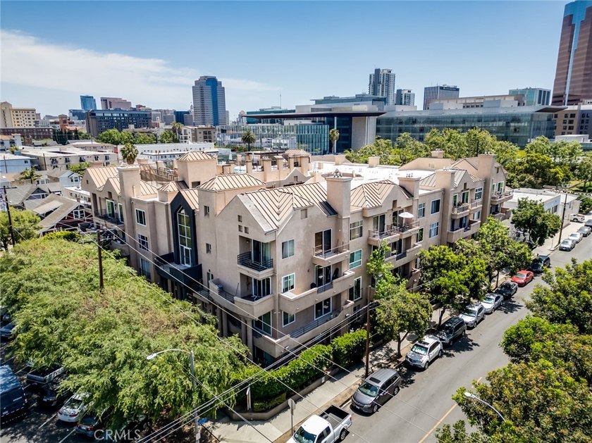 GREAT BONES, GREAT LOCATION, GREAT OPPORTUNITY. This Downtown - Beach Condo for sale in Long Beach, California on Beachhouse.com