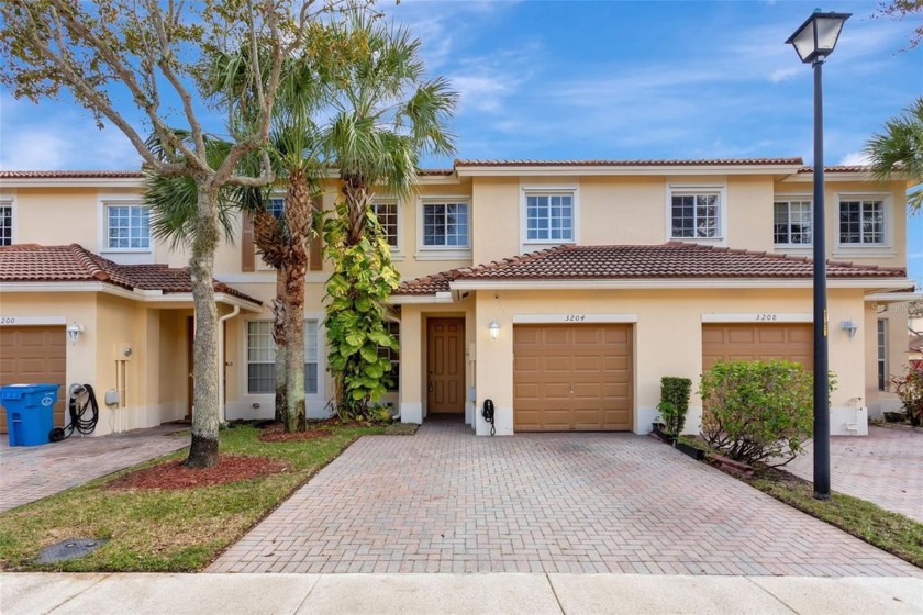 Welcome to this beautifully maintained 3-bedroom, 3-bathroom - Beach Townhome/Townhouse for sale in Oakland Park, Florida on Beachhouse.com