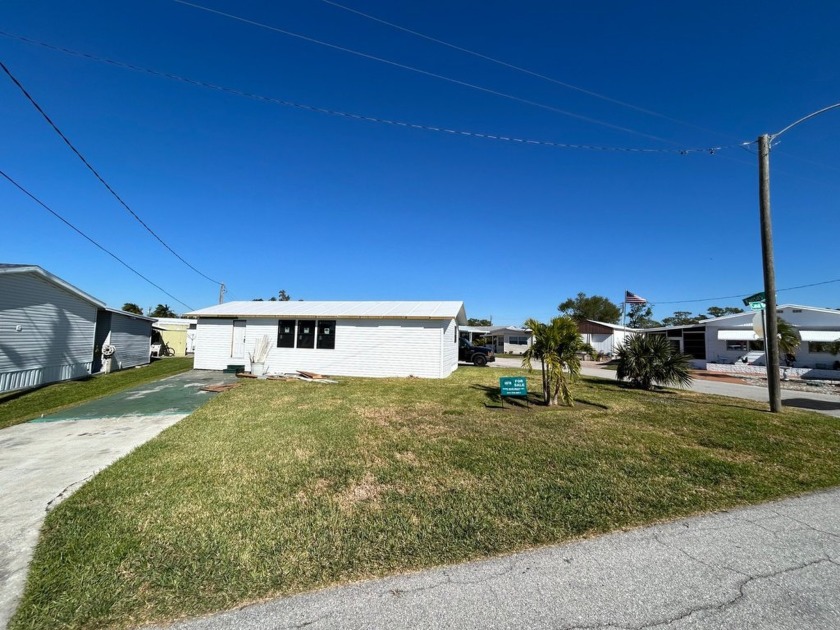 PRICE REDUCED!!!! Listing - 6524 Kansas St., Bradenton FL - $95 - Beach Home for sale in Bradenton, Florida on Beachhouse.com