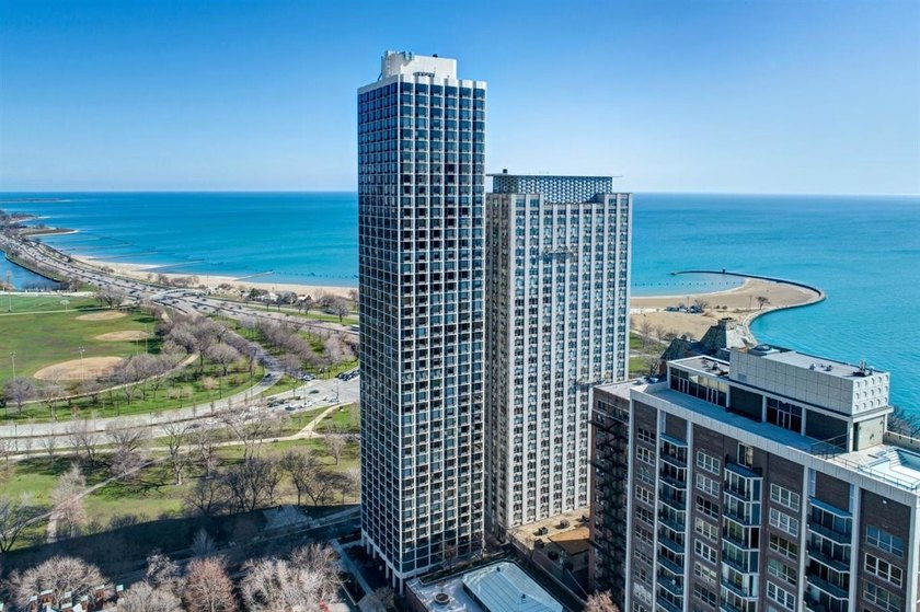 Spectacular Lake, Lincoln Park, City Skyline, and Sunset Views - Beach Condo for sale in Chicago, Illinois on Beachhouse.com