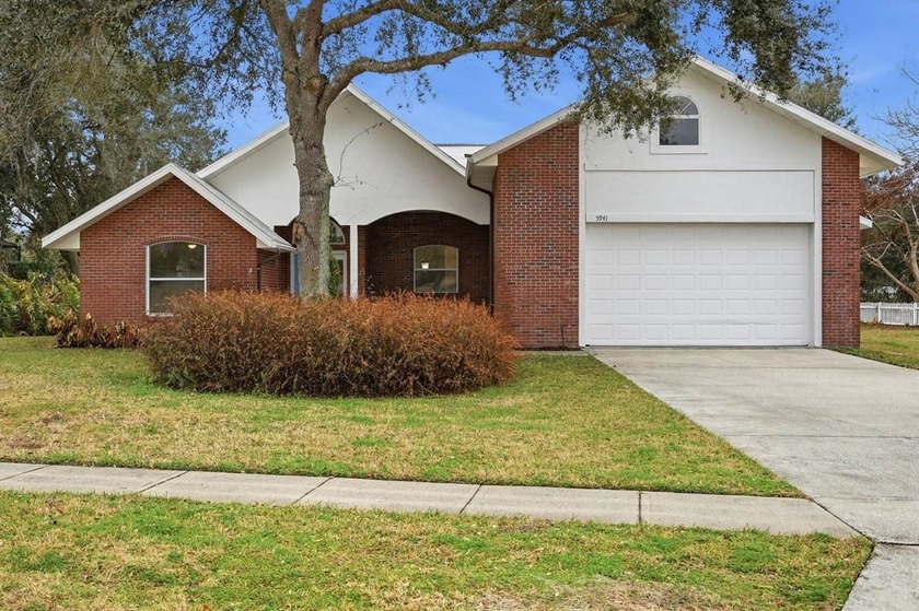This is a lovely 3 bedroom 2 bathroom home with a screen - Beach Home for sale in Port Orange, Florida on Beachhouse.com