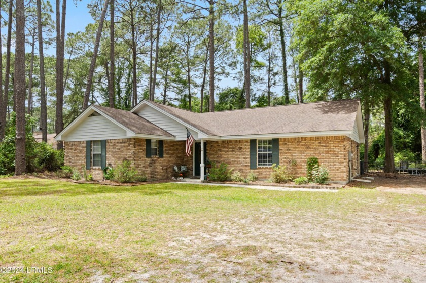 MOTIVATED SELLER ~ Located on the golf course on Lady's Island - Beach Home for sale in Beaufort, South Carolina on Beachhouse.com