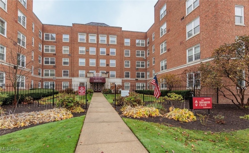 Bright and breezy one bedroom unit on the fifth/top floor in - Beach Condo for sale in Shaker Heights, Ohio on Beachhouse.com