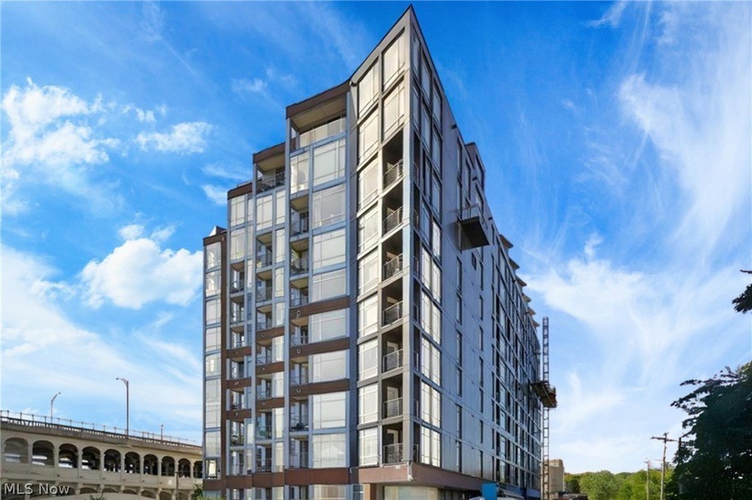 LOCATION!! LOCATION!! LOCATION!! Discover the ultimate in modern - Beach Condo for sale in Cleveland, Ohio on Beachhouse.com