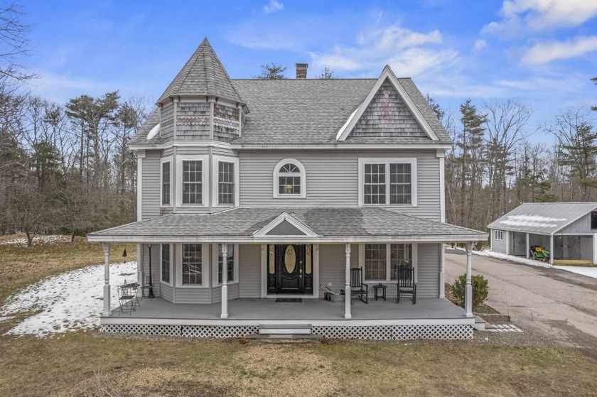 This 3.2 acre Victorian-style property seamlessly blends coastal - Beach Home for sale in York, Maine on Beachhouse.com