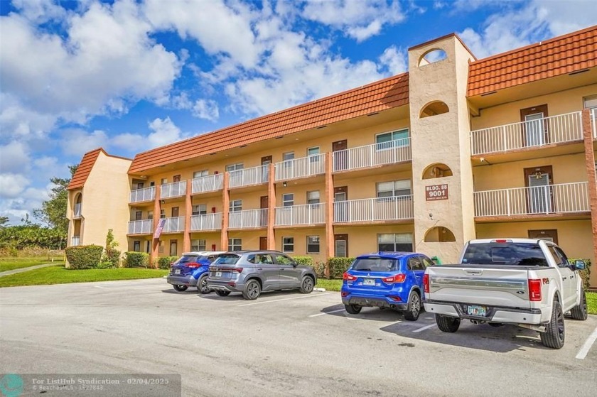 55+ COMMUNITY IN PHASE 3. 3rd FLOOR, TOP FLOOR CORNER UNIT IN - Beach Condo for sale in Sunrise, Florida on Beachhouse.com
