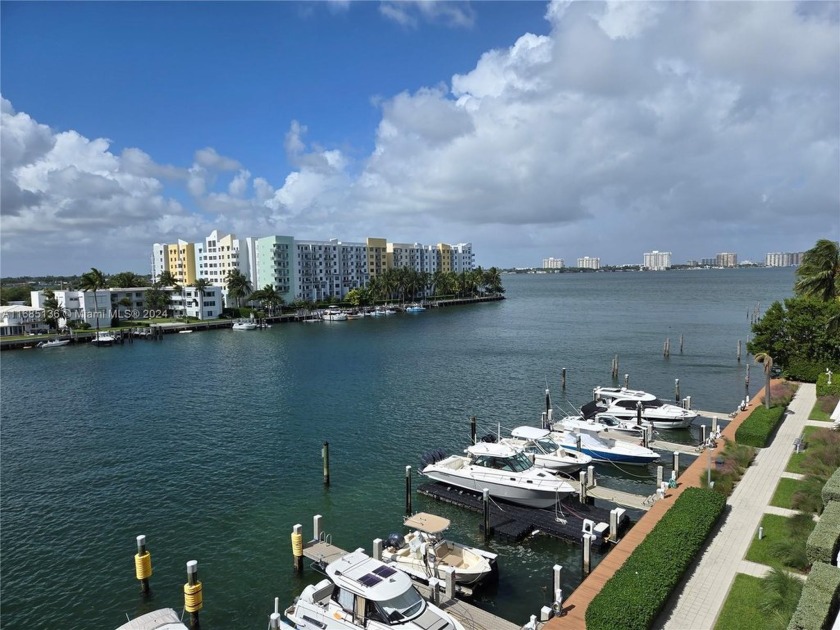 BEAUTIFULLY Waterfront condo with 1 bedroom, 2 full bathrooms - Beach Condo for sale in North Bay Village, Florida on Beachhouse.com