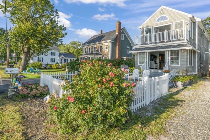 If Waterfront is what you seek, come visit 240 Pleasant Street - Beach Home for sale in Eliot, Maine on Beachhouse.com