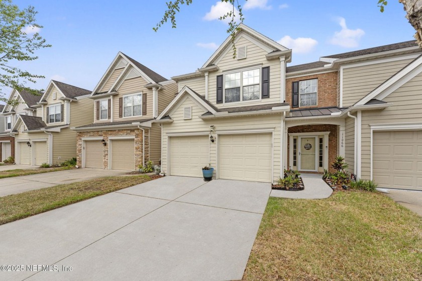 Welcome to 11066 Castlemain Circle E, Jacksonville, FL 32256 - Beach Townhome/Townhouse for sale in Jacksonville, Florida on Beachhouse.com