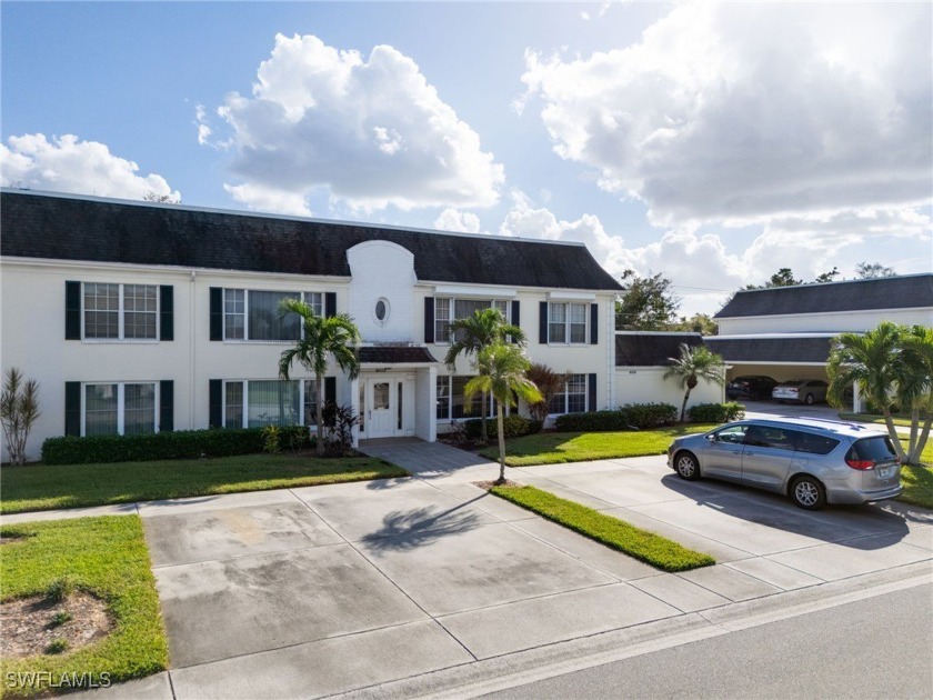 Step into the ultimate Florida lifestyle with this stunning 2 - Beach Condo for sale in Fort Myers, Florida on Beachhouse.com