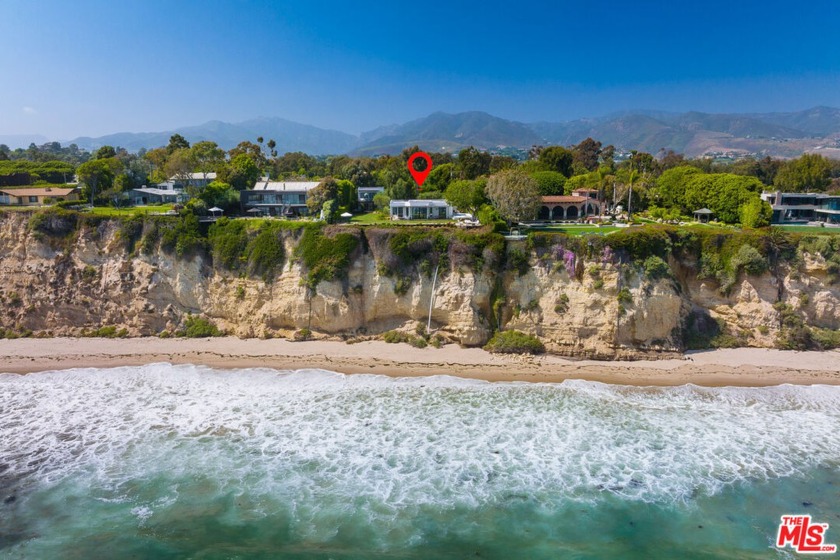 Home to world-class surfing, this reimagined modern villa - Beach Home for sale in Malibu, California on Beachhouse.com