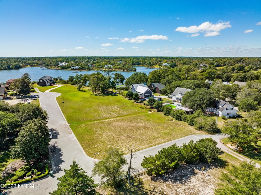 Awesome level building lot with deeded boat slip on ICWW. Boat - Beach Lot for sale in Swansboro, North Carolina on Beachhouse.com