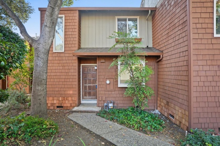 New interior paint/new flooring give this unit a fresh new feel - Beach Townhome/Townhouse for sale in Aptos, California on Beachhouse.com