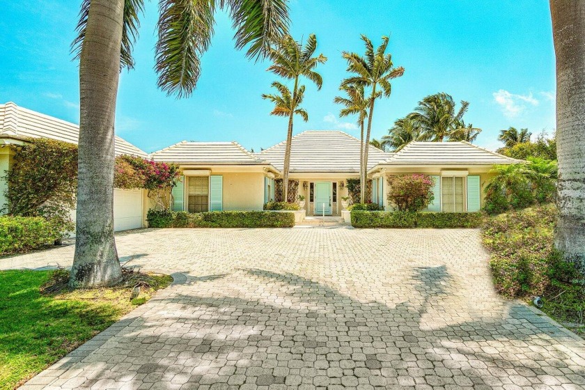 Welcome to 15 Spoonbill Road, an exquisite waterfront property - Beach Home for sale in Manalapan, Florida on Beachhouse.com