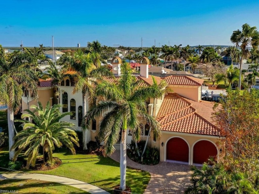 MAGNIFICENT is the only way to describe this large waterfront - Beach Home for sale in Marco Island, Florida on Beachhouse.com