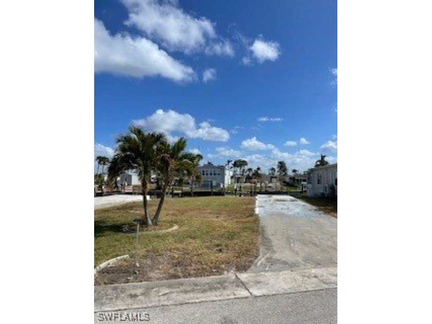 Bayside Estates has essentially two half's, split down the - Beach Lot for sale in Fort Myers Beach, Florida on Beachhouse.com