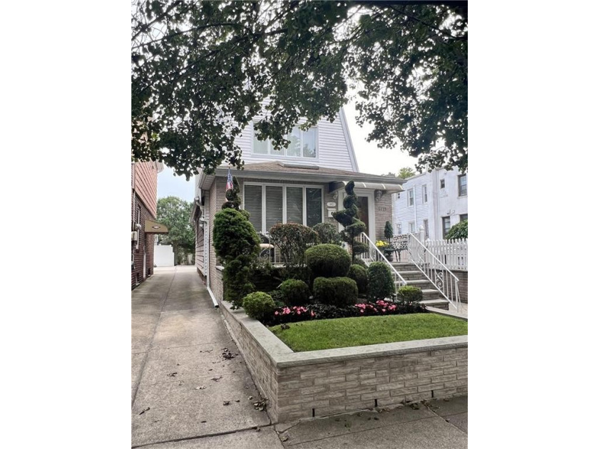 This beautifully maintained single-family detached residence, is - Beach Home for sale in Brooklyn, New York on Beachhouse.com