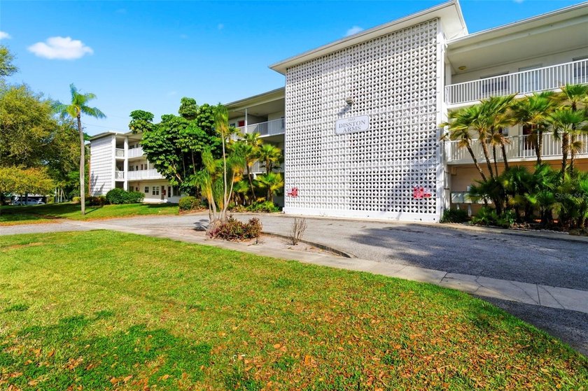 Beautifully renovated 2-bedroom, 2-bathroom first-floor - Beach Condo for sale in St. Petersburg, Florida on Beachhouse.com