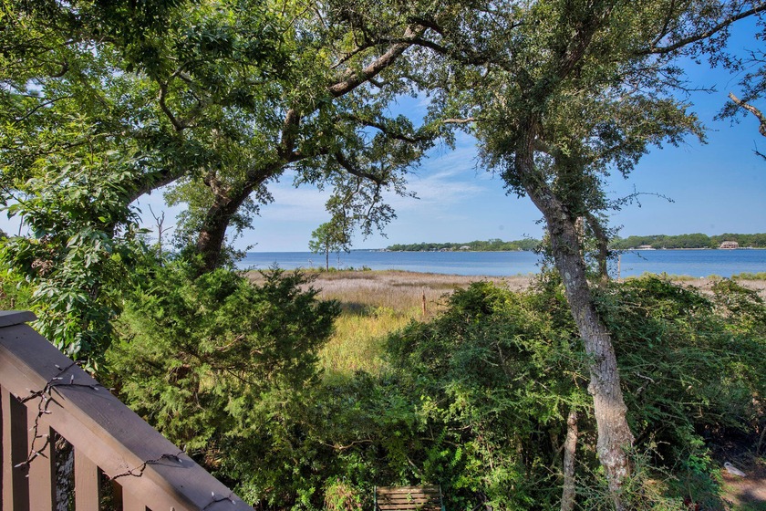 This end-unit townhome offers stunning water views from multiple - Beach Townhome/Townhouse for sale in Niceville, Florida on Beachhouse.com