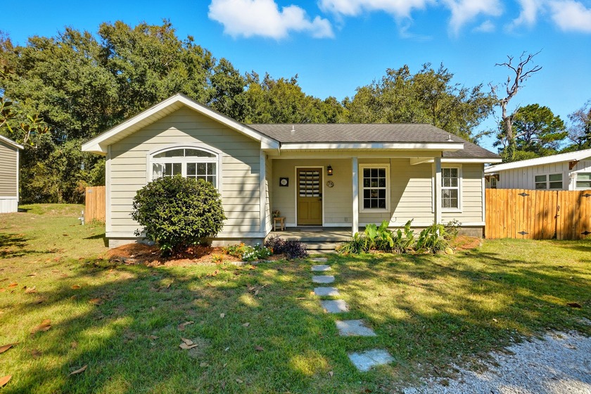Charming 3BR/2BA bungalow in the heart of Freeport, just 12 - Beach Home for sale in Freeport, Florida on Beachhouse.com