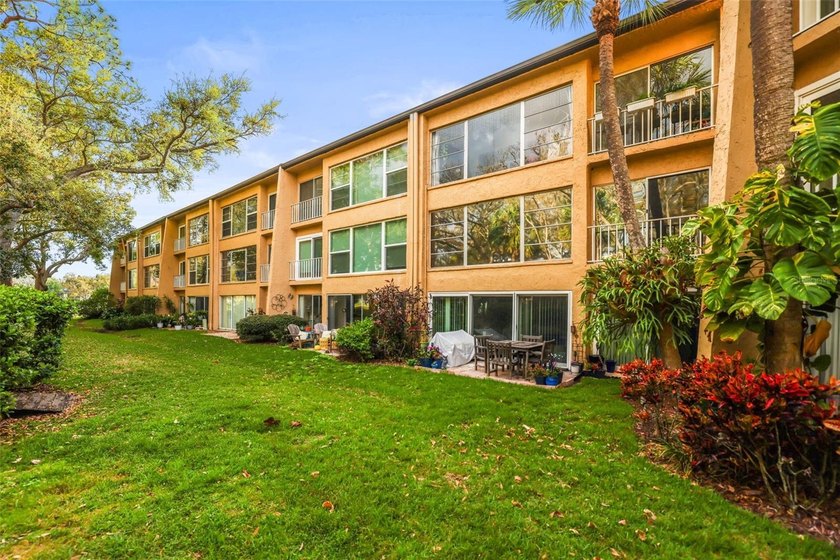 Beautifully updated condo offering modern comfort, effortless - Beach Condo for sale in Largo, Florida on Beachhouse.com