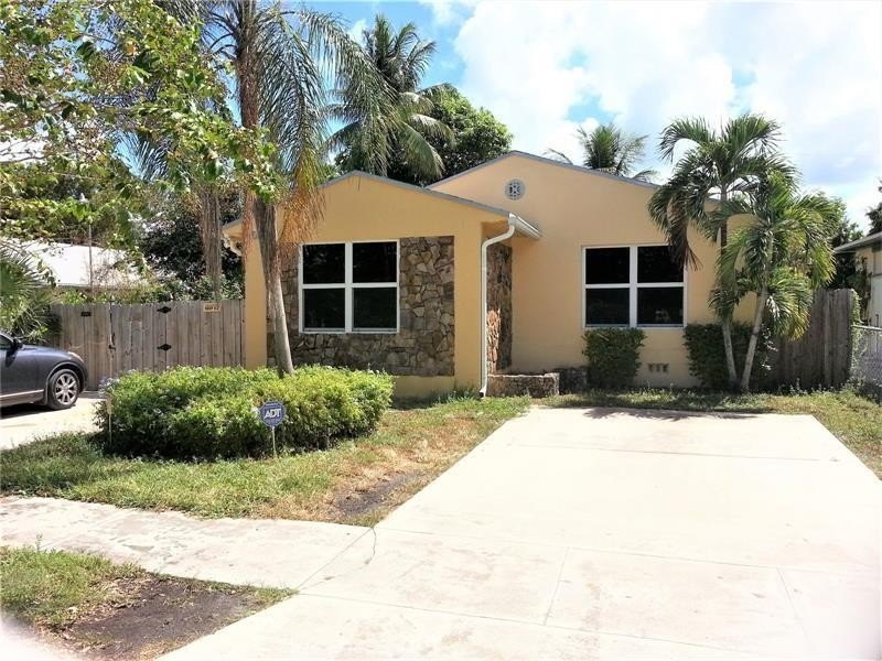 Updated Duplex in the heart of Hollywood! Centrally located just - Beach Home for sale in Hollywood, Florida on Beachhouse.com