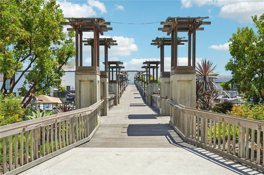 This resort style one-bedroom condo offers a spacious layout - Beach Condo for sale in Long Beach, California on Beachhouse.com