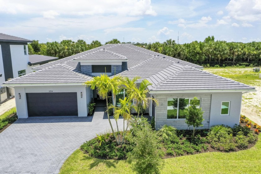 LOADED WITH EVERY UPGRADE, including extra large lot! Welcome to - Beach Home for sale in Palm Beach Gardens, Florida on Beachhouse.com