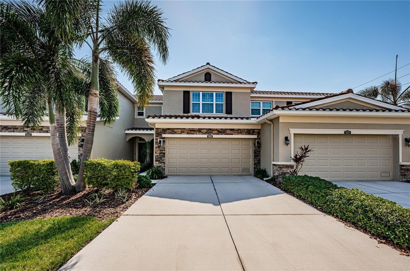 Experience the ease of modern Florida living in this stylish - Beach Townhome/Townhouse for sale in St. Petersburg, Florida on Beachhouse.com