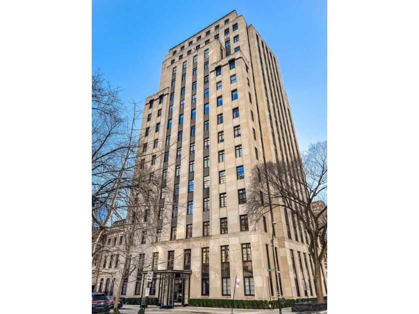 This exceptional 4,500 sqft co-op occupies an entire floor in a - Beach Other for sale in Chicago, Illinois on Beachhouse.com
