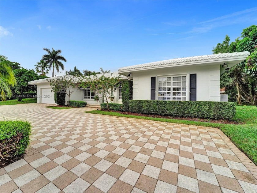 First time on the market for this large, single story lakefront - Beach Home for sale in Hollywood, Florida on Beachhouse.com