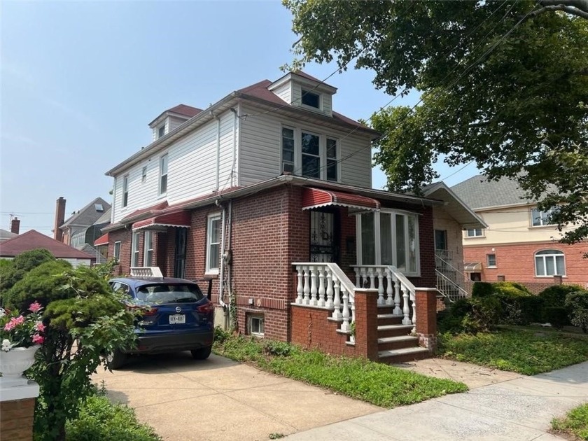 Brand new to market! Some work is needed on this completely - Beach Home for sale in Brooklyn, New York on Beachhouse.com